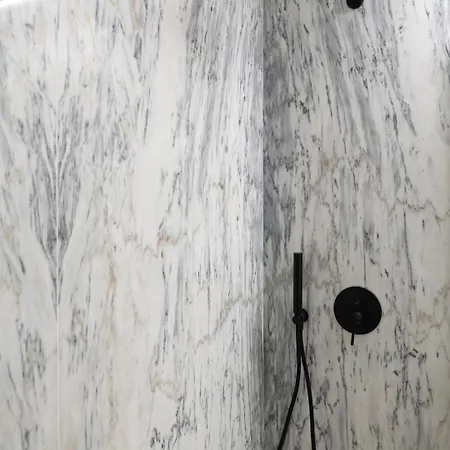 Stylish & Bright Flat With Balcony By Hostwise *