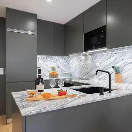 Stylish & Bright Flat With Balcony By Hostwise شقة