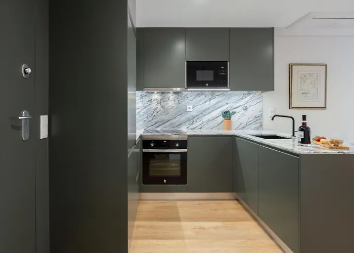 Stylish & Bright Flat With Balcony By Hostwise * Matosinhos (Porto)