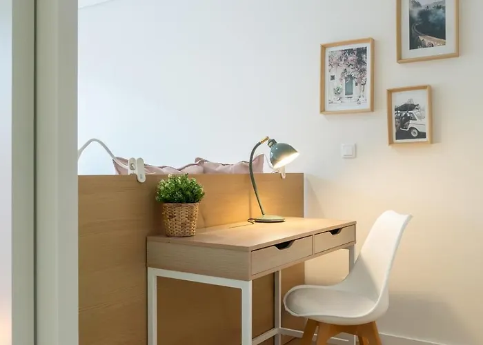 Stylish & Bright Flat With Balcony By Hostwise Daire