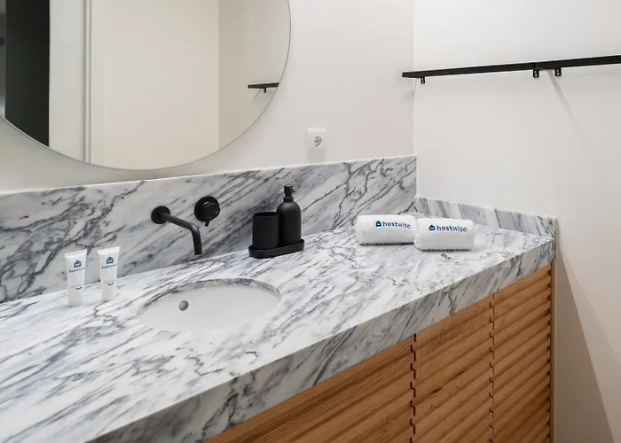 Apartment Stylish & Bright Flat With Balcony By Hostwise