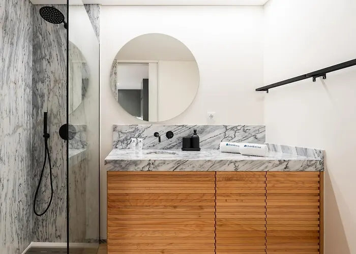 Apartment Stylish & Bright Flat With Balcony By Hostwise