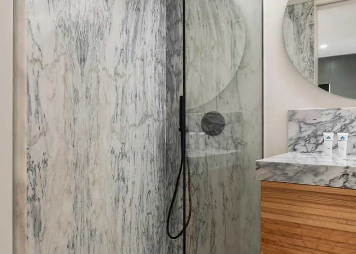 Apartment Stylish & Bright Flat With Balcony By Hostwise *