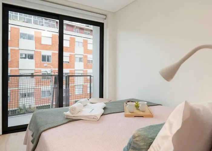 Stylish & Bright Flat With Balcony By Hostwise *