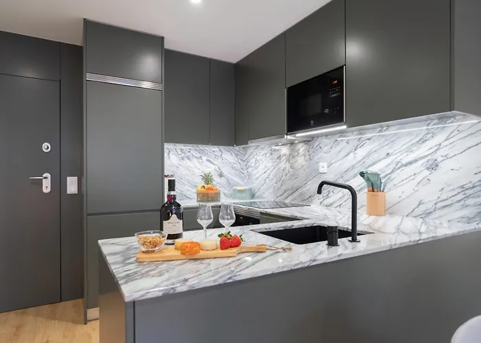 Stylish & Bright Flat With Balcony By Hostwise Daire