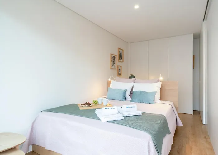 Stylish & Bright Flat With Balcony By Hostwise Daire *